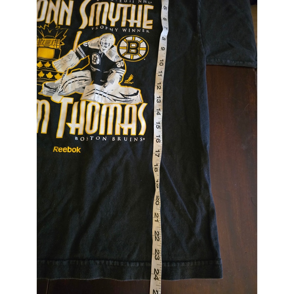 Reebok Tim Thomas Boston Bruins Conn Smythe Trophy Winner 2010 2011 NHL TShirt M - Picture 5 of 5